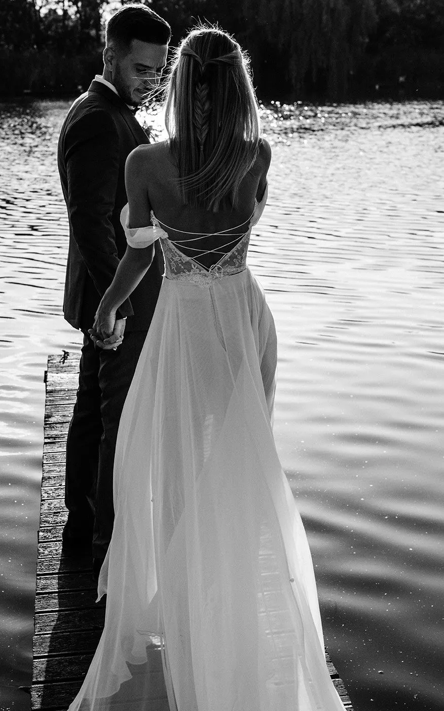 Elegant Sexy Two Piece Off-the-Shoulder Corset Maxi Wedding Dress with Appliques