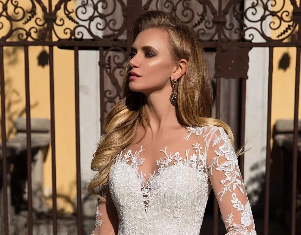 Long Sleeve Appliques Lace A-line Wedding Dresses Vestido Branco Buttons Up Back Floor Length Princess Wedding Gowns Bodas