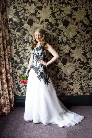 Roycebridal Gothic Wedding Dresses Vintage Cheap Bridal Gowns Black Lace and White Chiffon Garden Brides Dress Sweetheart Lace-up