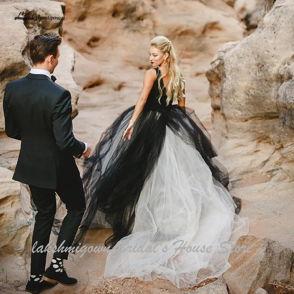 Roycebridal Gothic Women Black and White Wedding Dress 2021 Vestido de Novia Civil Bridal Tulle Wedding Gowns V neck Lace Appliques