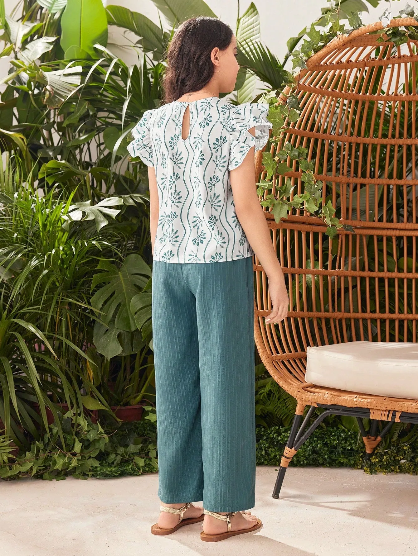 SHEIN Tween Girl Loose-Fit Knitted Floral Print Round Neck Top With Knitted Solid Loose-Fit Casual Vacation Long Pants Two Piece Set