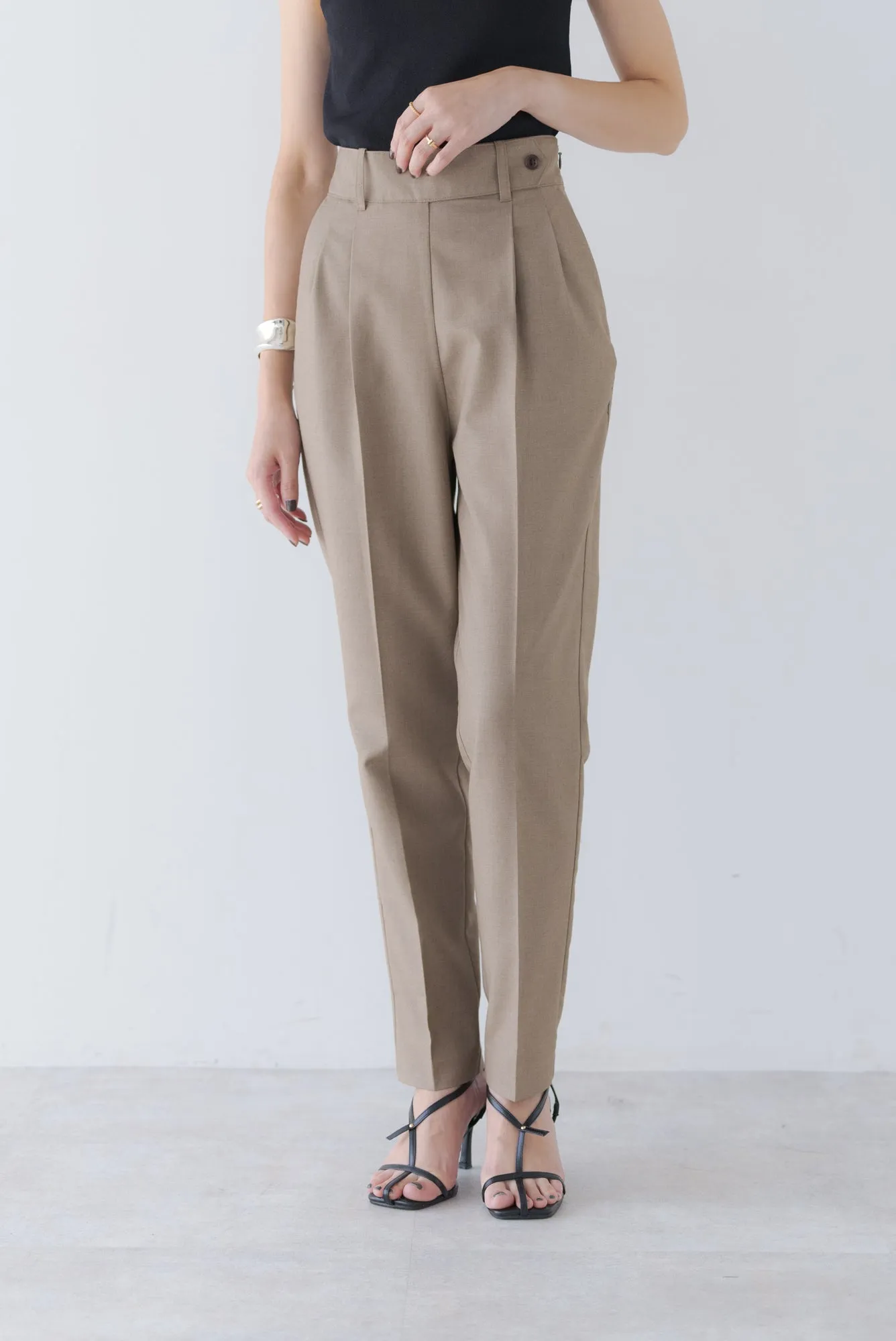 テーパードベルトパンツ｜TAPERED BELT PANTS