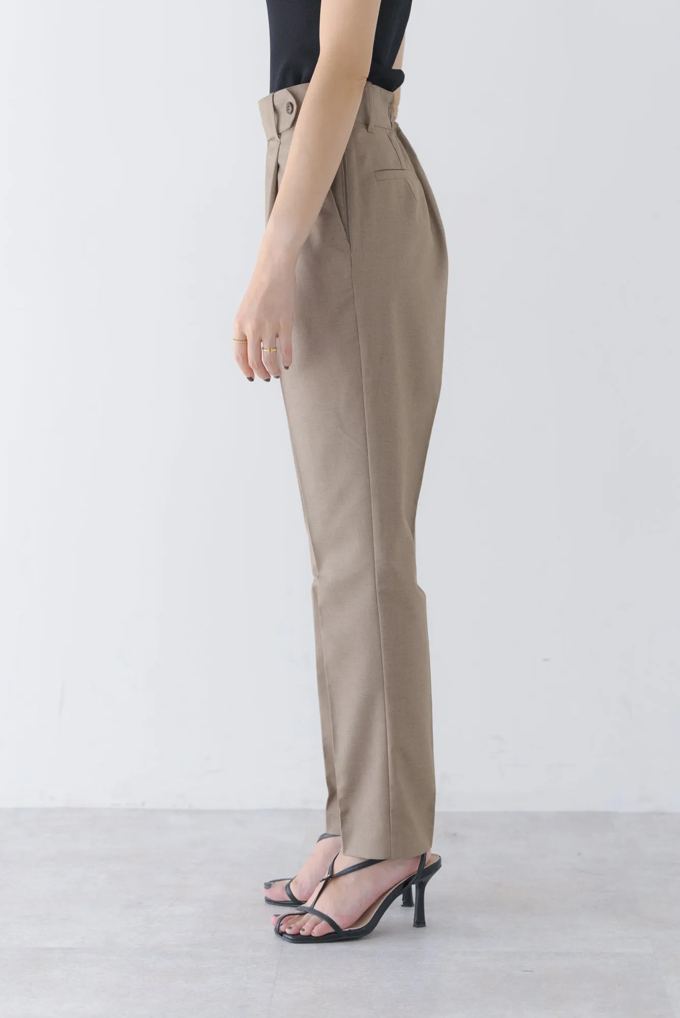 テーパードベルトパンツ｜TAPERED BELT PANTS