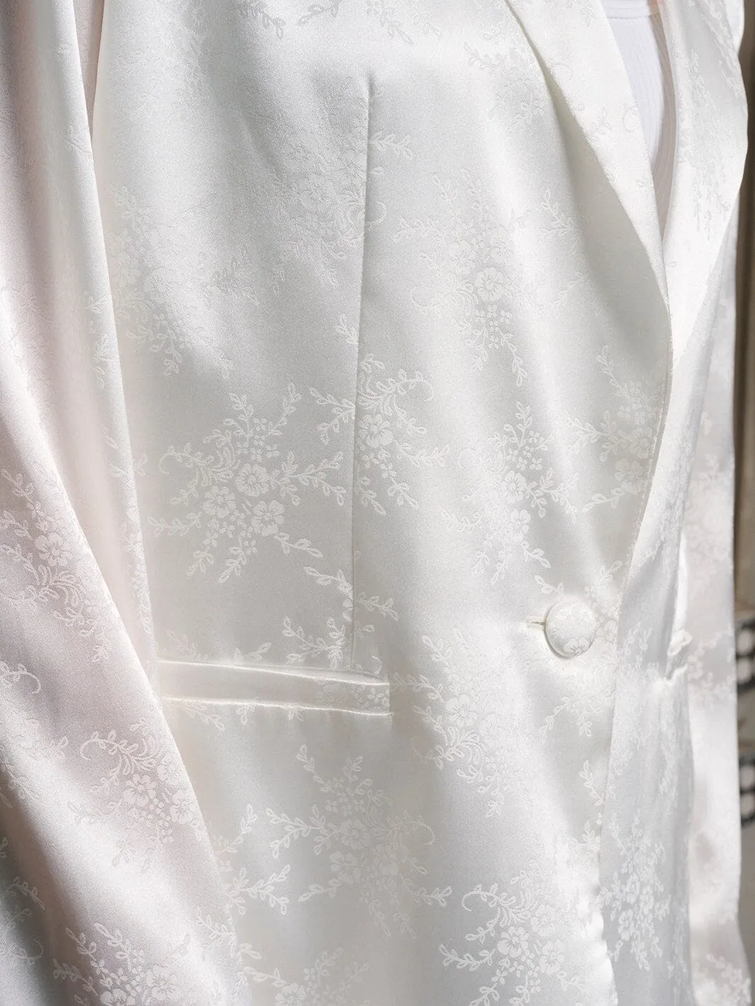 WOMEN'S LONG SLEEVE BUTTON CLOSURE FLORAL JACQUARD BLAZER