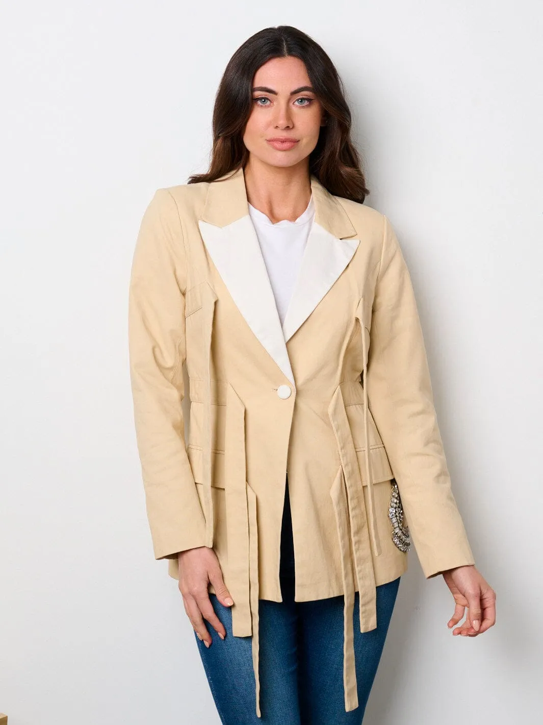 WOMEN'S LONG SLEEVE BUTTON CLOSURE SELF TIE STUDS DETAILED BLAZER